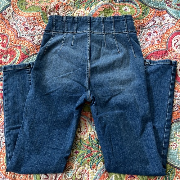 WE THE FREE, high waisted, skinny jeans size 28. - Picture 2 of 2